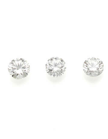 Lot comprising three round diamonds… - photo 1