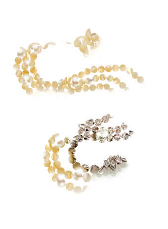 Three strand graduated pearl neckla… - photo 2