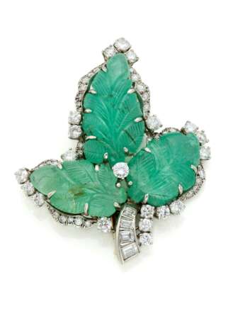 M.FONTANA Carved emerald, diamond and platinum leaf - фото 1