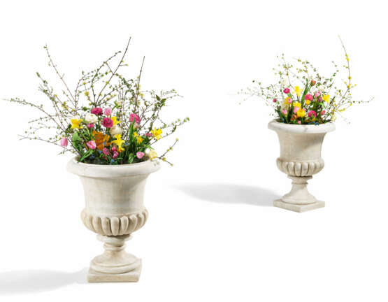 Pair of large garden vases - фото 1