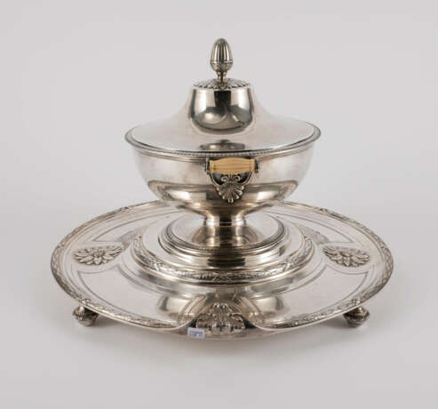 Magnificent ensemble of a tureen and a large presentoir - фото 4