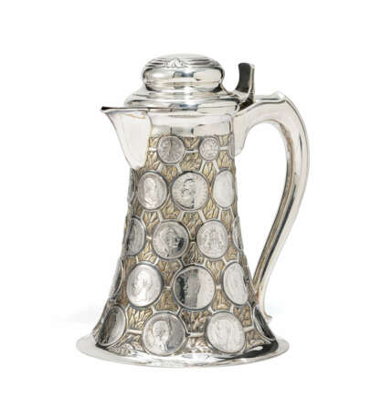 Magnificent Coin Tankard with Laurel Decor - фото 1
