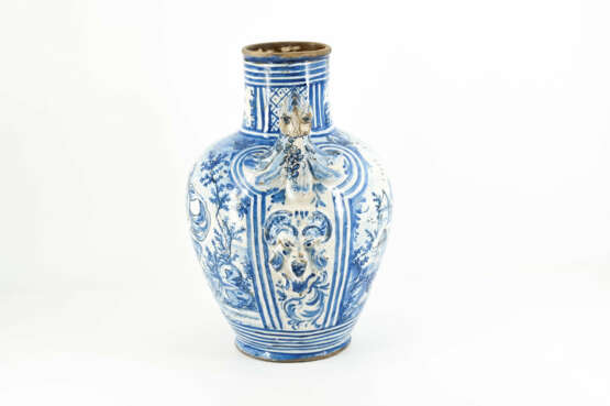 Pair of large vases with figural handles - Foto 5