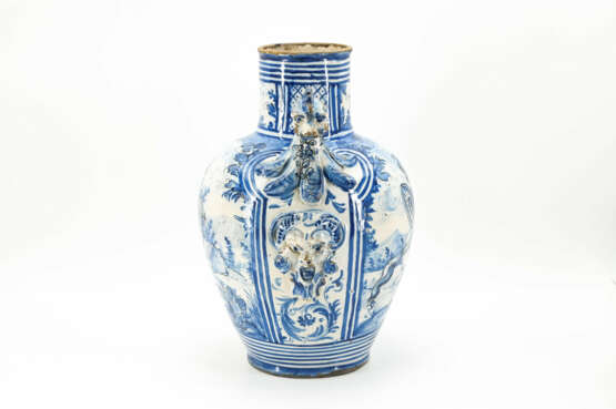 Pair of large vases with figural handles - фото 9