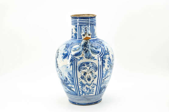 Pair of large vases with figural handles - фото 11