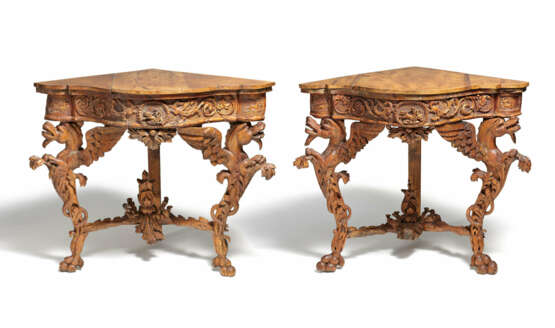Pair of extraordinary corner consoles with winged horses - photo 1