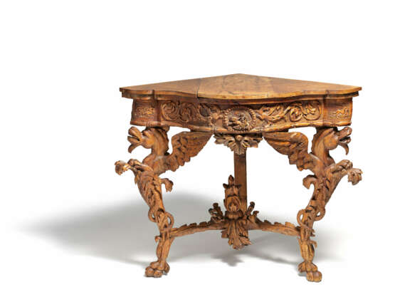 Pair of extraordinary corner consoles with winged horses - photo 2