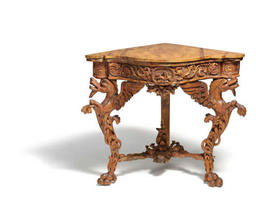 Pair of extraordinary corner consoles with winged horses - photo 3