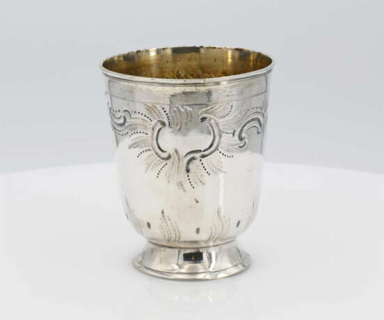Pair of bell beakers with gilt interior - photo 3