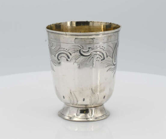 Pair of bell beakers with gilt interior - Foto 4