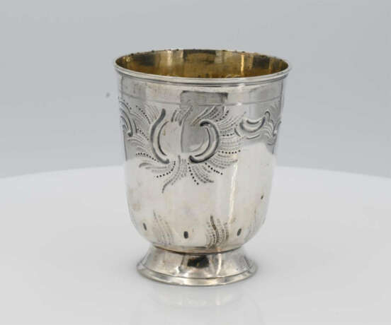 Pair of bell beakers with gilt interior - photo 5