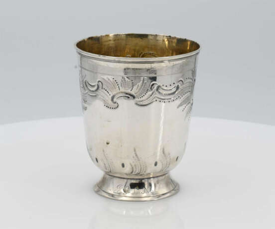 Pair of bell beakers with gilt interior - Foto 6