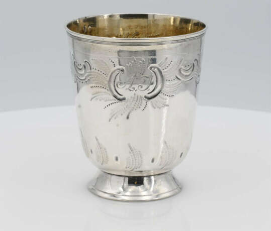 Pair of bell beakers with gilt interior - photo 9