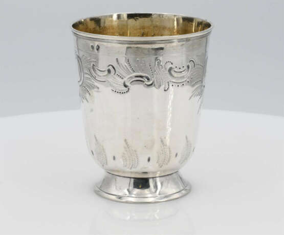 Pair of bell beakers with gilt interior - photo 12