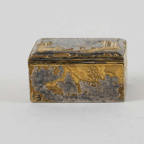 Snuff box with couple playing music and mythological scenes - фото 3
