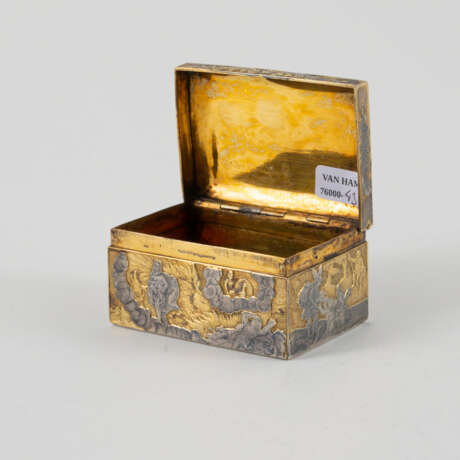 Snuff box with couple playing music and mythological scenes - фото 5