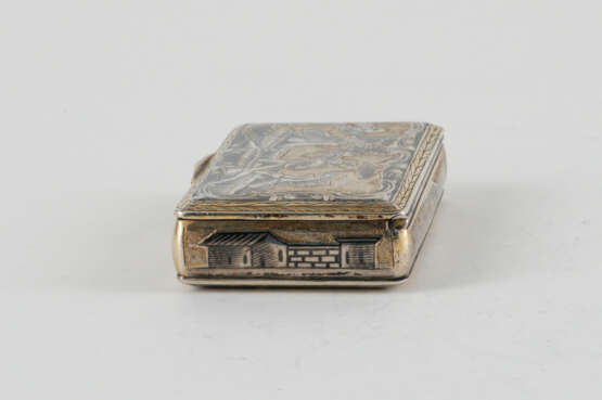 Small box with hunting scene and architectural landscape - photo 2