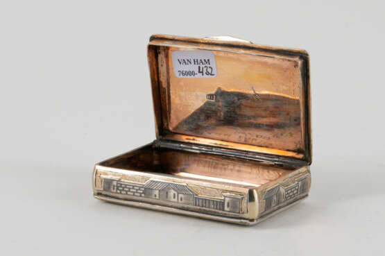 Small box with hunting scene and architectural landscape - photo 5