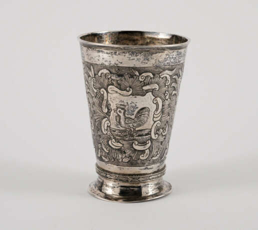 Lidded Beaker with Rocaille Cartouches with Cupid and Birds - photo 2