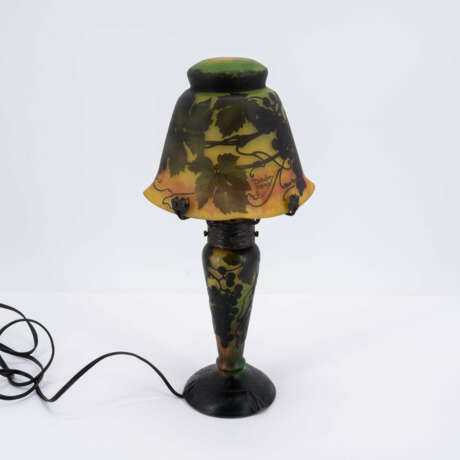 Small table lamp with vine leaf decor - фото 3