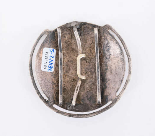 Round belt buckle with martellé surface - photo 3