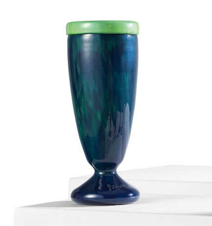 Club shaped vase - photo 1
