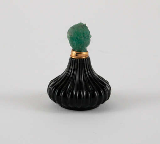 Small perfume flacon with antique-like woman's head - photo 3