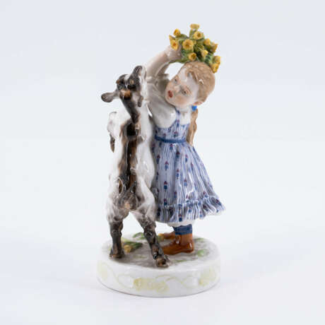 GIRL WITH BILLY GOAT - Foto 1