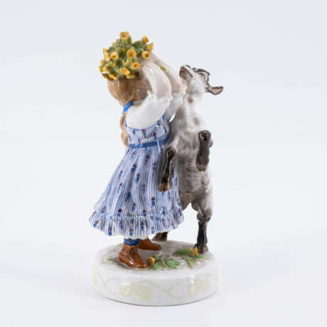 GIRL WITH BILLY GOAT - Foto 3