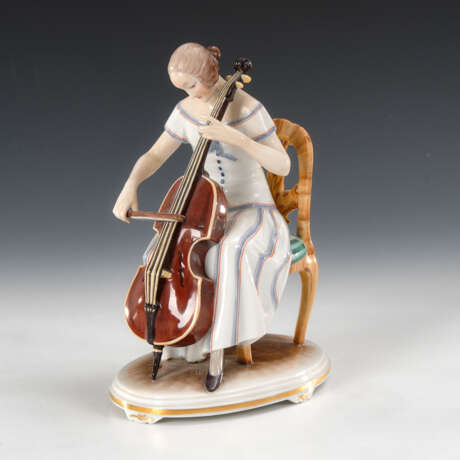 Cellospielerin, Augarten. - фото 1