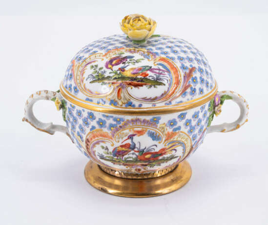 Small lidded tureen with presentoir - photo 5