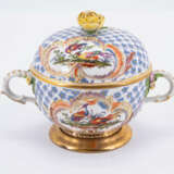 Small lidded tureen with presentoir - photo 5