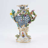 Fragrance vase with applied flower decor - фото 1