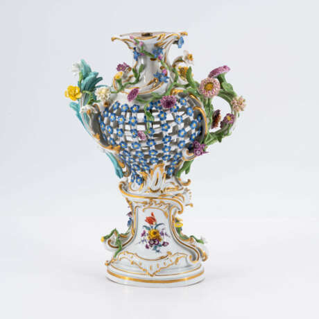 Fragrance vase with applied flower decor - photo 1