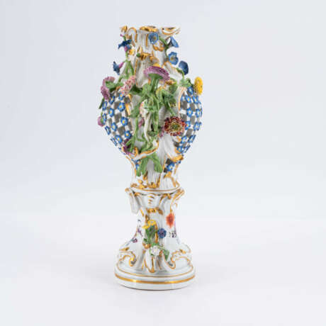 Fragrance vase with applied flower decor - фото 2
