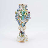 Fragrance vase with applied flower decor - фото 4