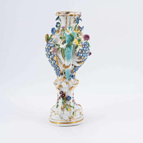 Fragrance vase with applied flower decor - photo 4