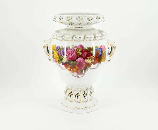 Large vase with flower decor - photo 1