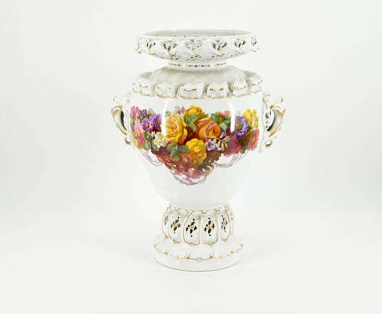 Large vase with flower decor - фото 3