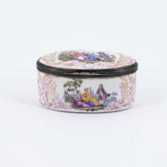 Oval snuff box with Watteau scenes