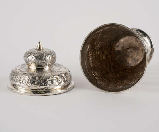 Lidded beaker with rocaille cartouches and birds - Foto 4