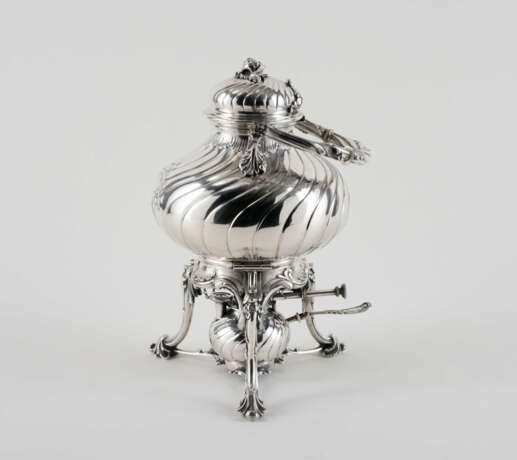 Magnificent teapot with snail decor on rechaud - photo 2