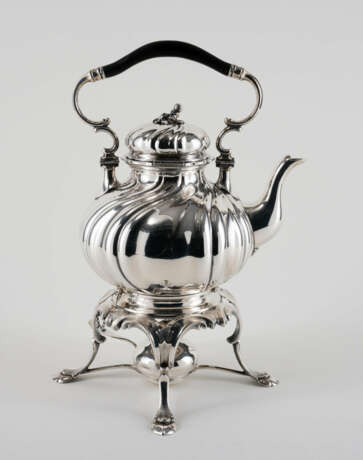 Large teapot with twisted features on rechaud - Foto 3