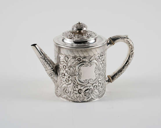 Zylindrische George IV. Teekanne mit Blumendekor - фото 1