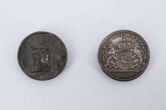 Two screw medals - photo 3