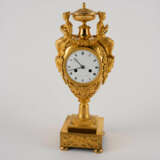 Vase-shaped pendulum clock - фото 1