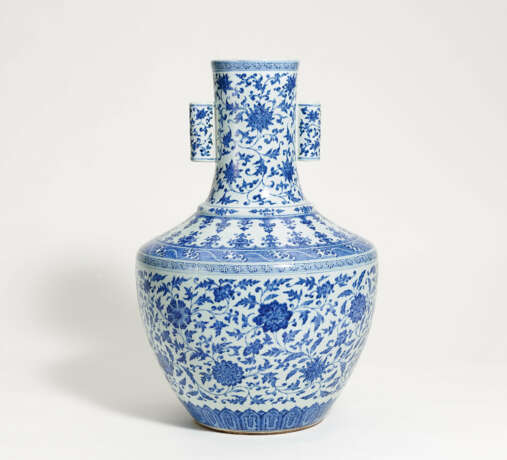 Large vase with tubular handles and lotus scrolls - photo 1