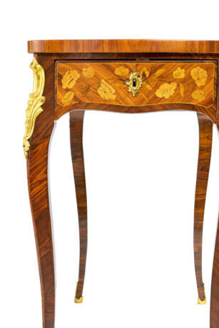 A lady's bureau with floral marquetry Louis XV - фото 4