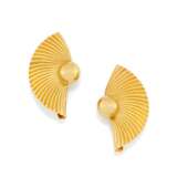 Gold Ear Clips - фото 1