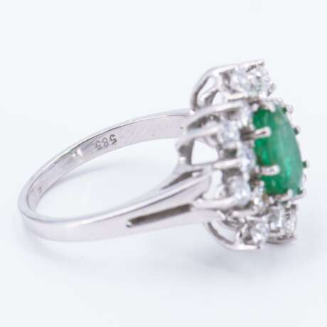 Emerald Diamond Set: Necklace, Ring and Bracelet - photo 6